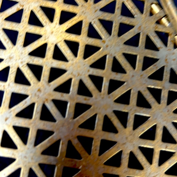 Mid Century Modern gold tone metal magazine/ record holder with maple leaf motif - Picture 7 of 8